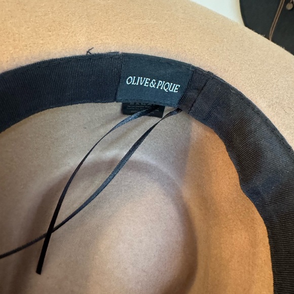 4 Olive and pique hats - Picture 4 of 8